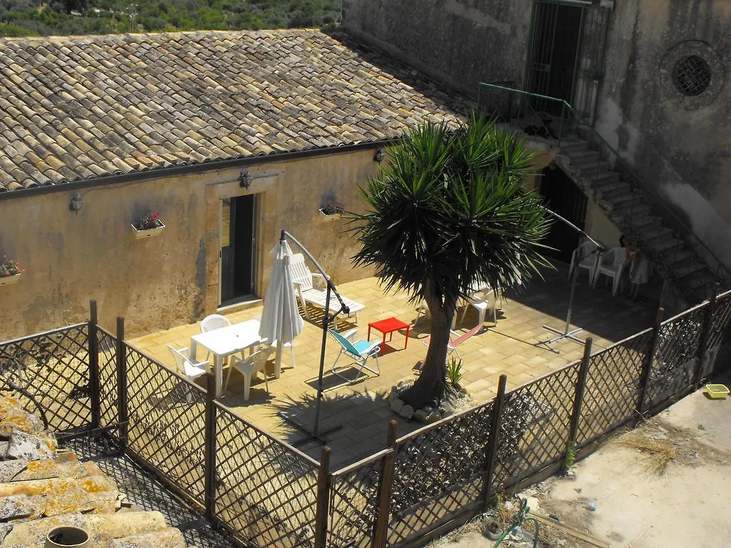 Agriturismoeloropizzuta Lido di Noto 0*,