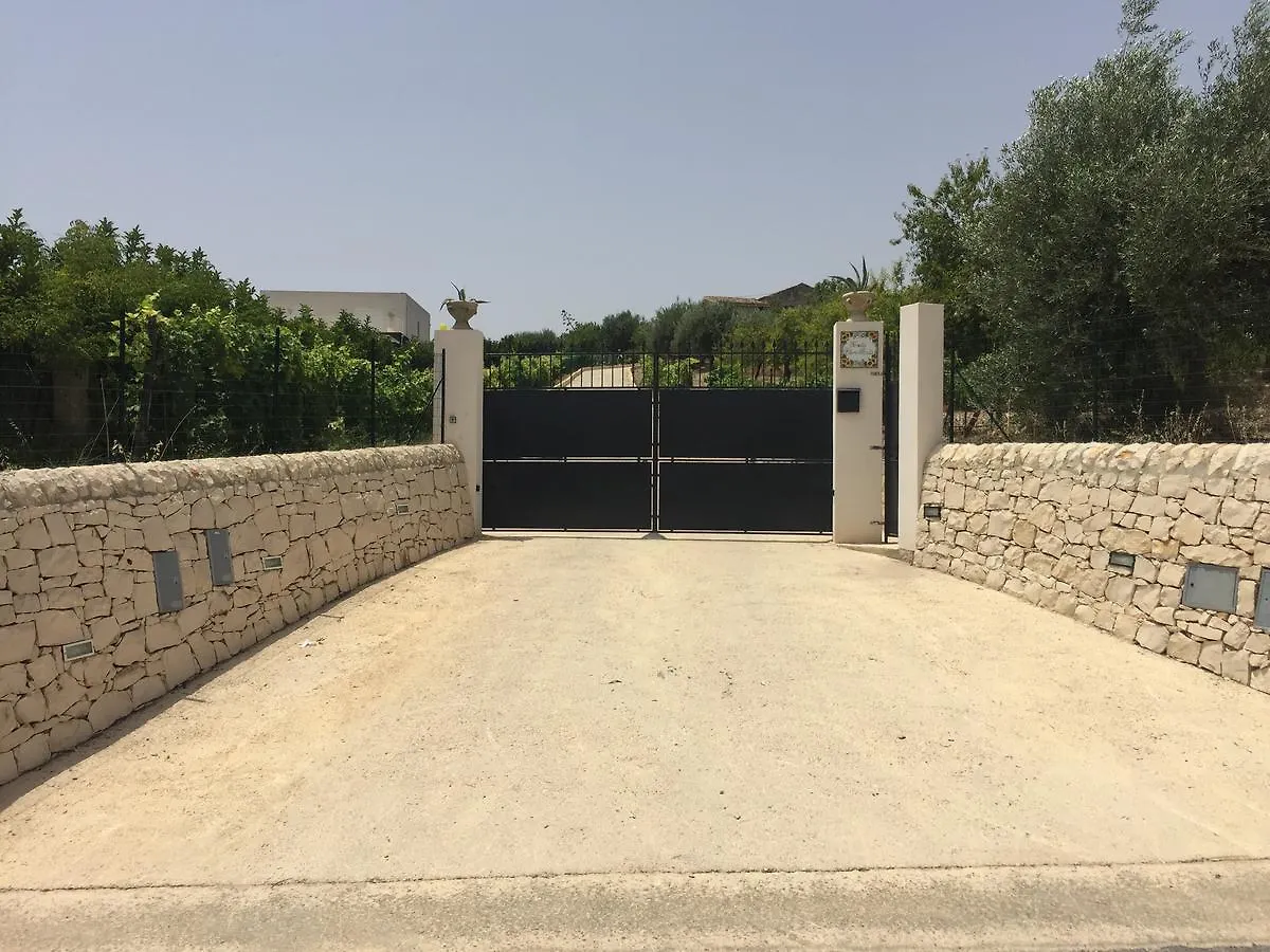 Agriturismoeloropizzuta Lido di Noto 0*,